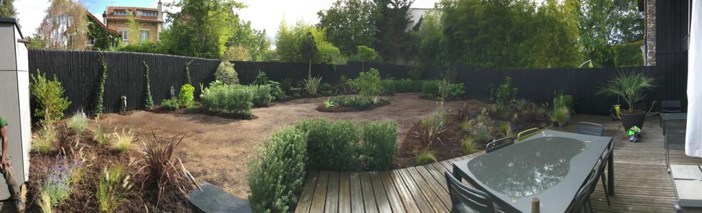 Jardin avec terrasse en bois